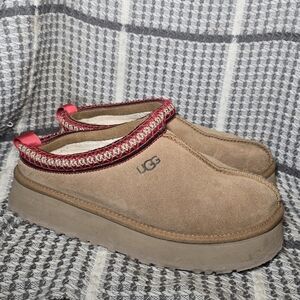 UGG WOMEN TAZZ CHESTNUT SHEARLING SUEDE PLATFORM SHOES US 9 / EU 40 / UK 7